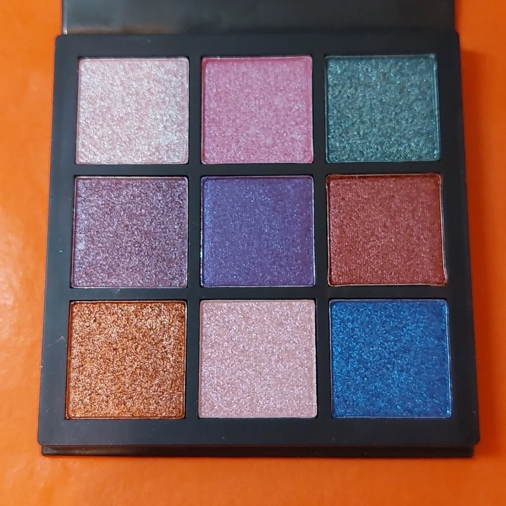 HOST GIVEAWAY! Color Color - Obsessed 6 Eyeshadow Pallette - Picture 2 of 4